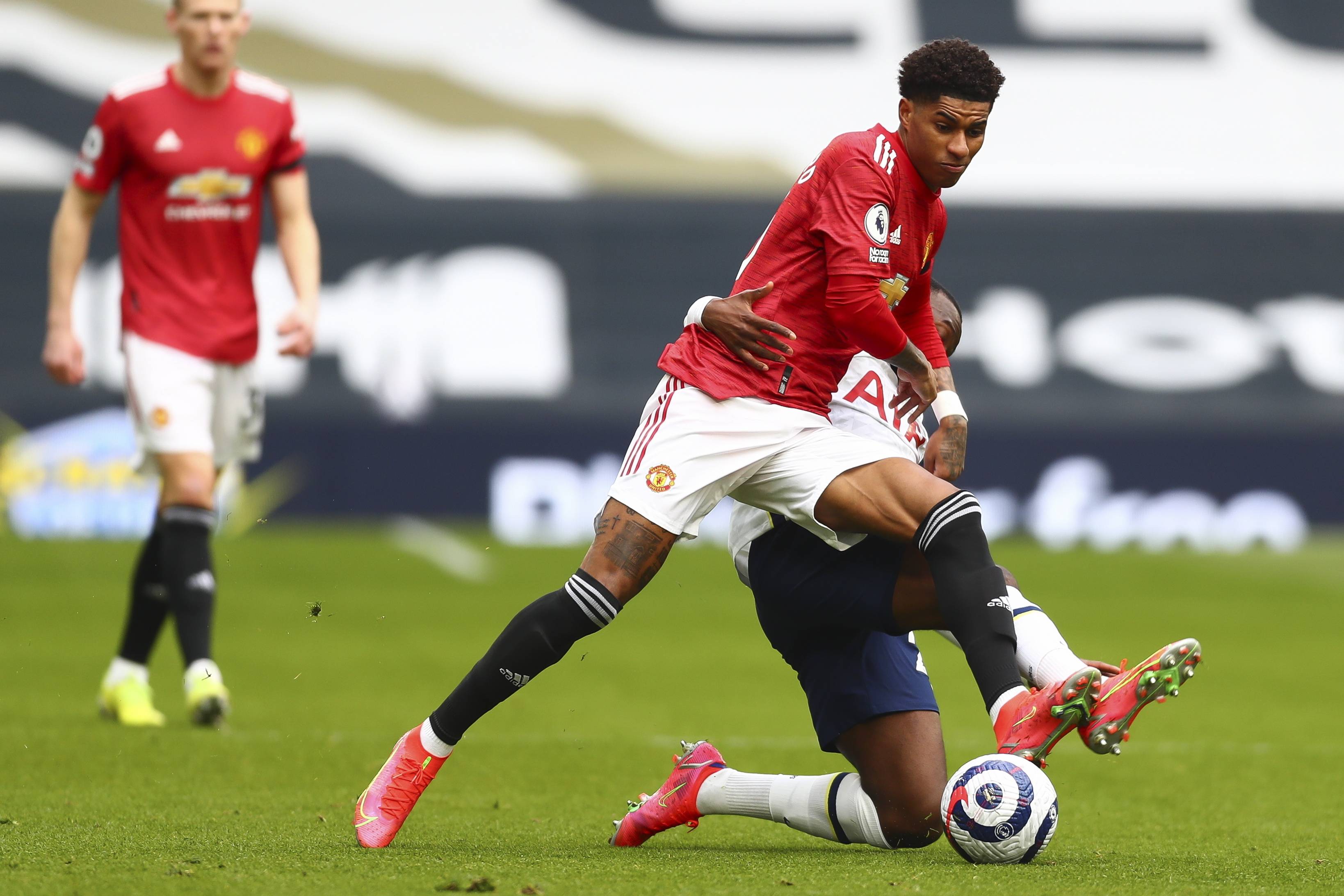 官方：波兰名哨马齐尼亚克将执法欧冠米兰vs费耶诺德.